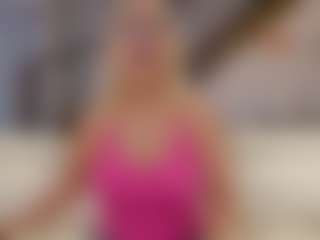 Fit Cougar's Live Sex Cam Show