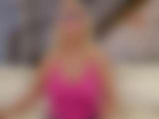 Fit Cougar's Live Sex Cam Show