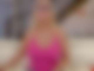 Fit Cougar's Live Sex Cam Show