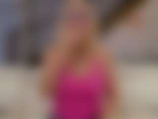 Fit Cougar's Live Sex Cam Show