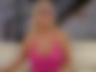 Fit Cougar's Live Sex Cam Show