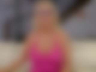 Fit Cougar's Live Sex Cam Show