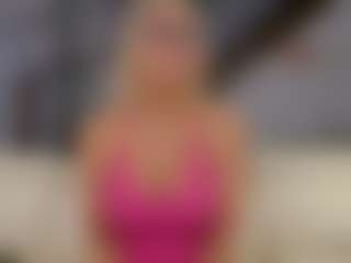 Fit Cougar's Live Sex Cam Show
