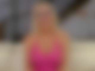 Fit Cougar's Live Sex Cam Show