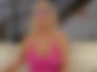 Fit Cougar's Live Sex Cam Show
