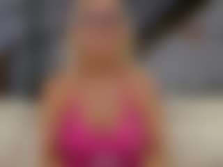 Fit Cougar's Live Sex Cam Show