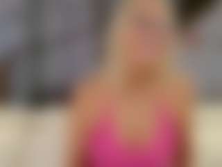 Fit Cougar's Live Sex Cam Show