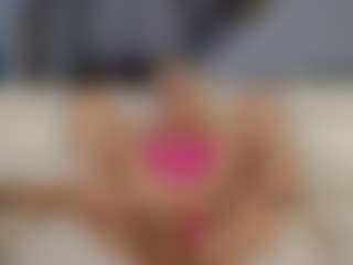 Fit Cougar's Live Sex Cam Show