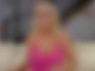 Fit Cougar's Live Sex Cam Show