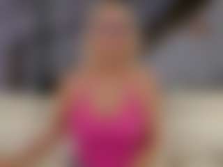 Fit Cougar's Live Sex Cam Show