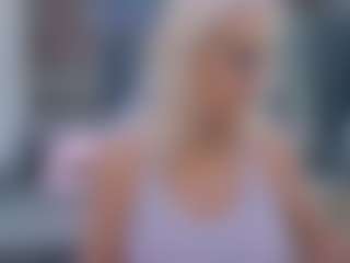 Fit Cougar's Live Sex Cam Show