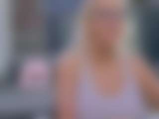 Fit Cougar's Live Sex Cam Show