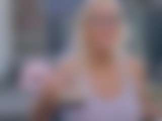 Fit Cougar's Live Sex Cam Show