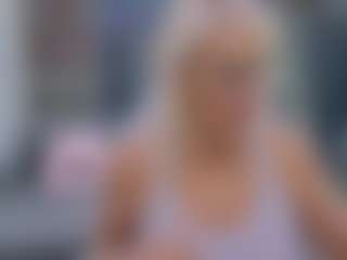 Fit Cougar's Live Sex Cam Show