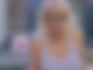 Fit Cougar's Live Sex Cam Show