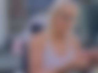 Fit Cougar's Live Sex Cam Show