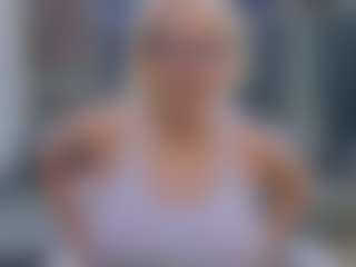 Fit Cougar's Live Sex Cam Show