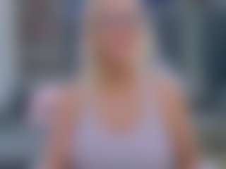 Fit Cougar's Live Sex Cam Show