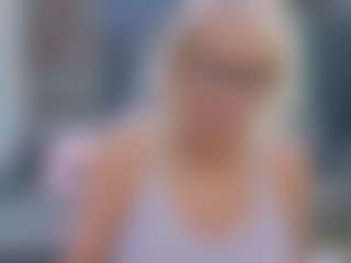 Fit Cougar's Live Sex Cam Show