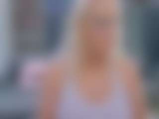 Fit Cougar's Live Sex Cam Show