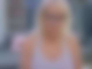 Fit Cougar's Live Sex Cam Show