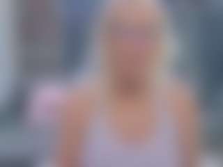 Fit Cougar's Live Sex Cam Show