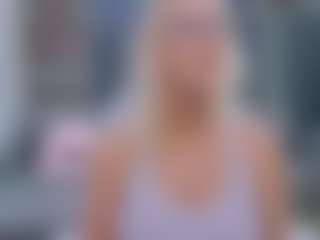 Fit Cougar's Live Sex Cam Show