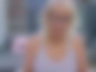 Fit Cougar's Live Sex Cam Show