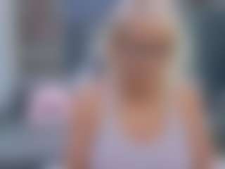 Fit Cougar's Live Sex Cam Show