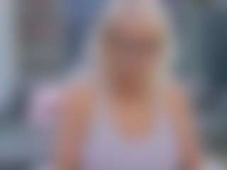 Fit Cougar's Live Sex Cam Show