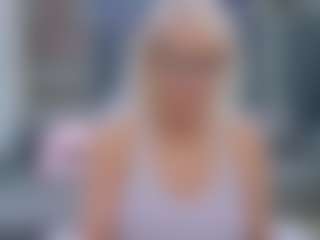 Fit Cougar's Live Sex Cam Show