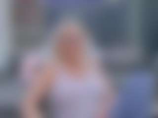 Fit Cougar's Live Sex Cam Show