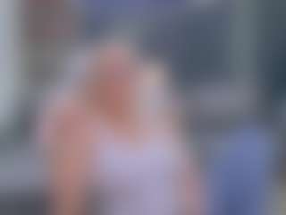 Fit Cougar's Live Sex Cam Show