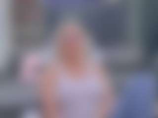 Fit Cougar's Live Sex Cam Show