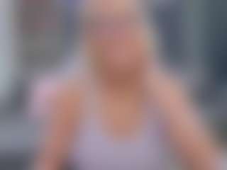 Fit Cougar's Live Sex Cam Show