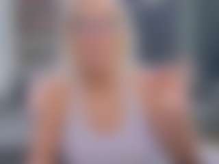 Fit Cougar's Live Sex Cam Show