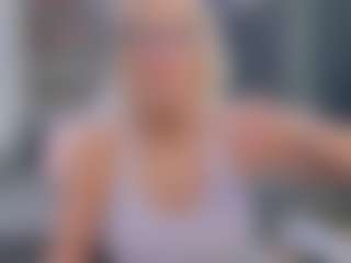 Fit Cougar's Live Sex Cam Show