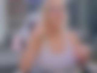 Fit Cougar's Live Sex Cam Show