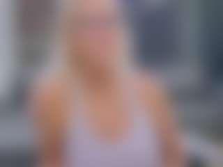 Fit Cougar's Live Sex Cam Show