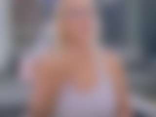 Fit Cougar's Live Sex Cam Show