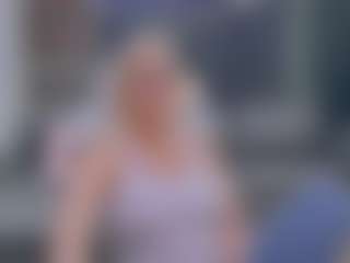 Fit Cougar's Live Sex Cam Show