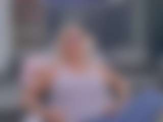 Fit Cougar's Live Sex Cam Show