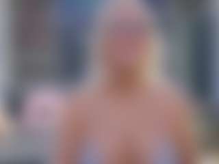 Fit Cougar's Live Sex Cam Show