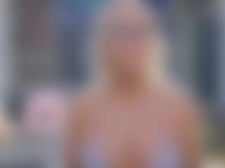 Fit Cougar's Live Sex Cam Show