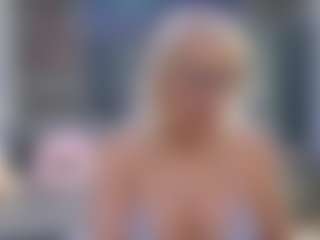 Fit Cougar's Live Sex Cam Show