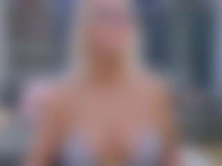 Fit Cougar's Live Sex Cam Show