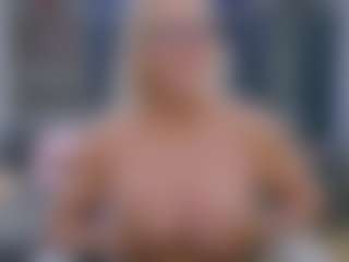 Fit Cougar's Live Sex Cam Show