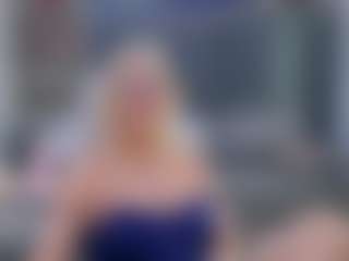 Fit Cougar's Live Sex Cam Show
