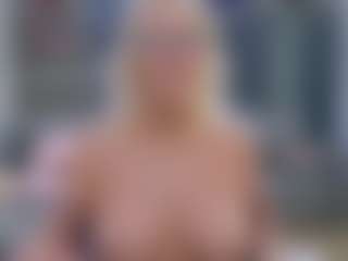Fit Cougar's Live Sex Cam Show
