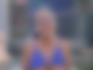 Live cam show with Fit Cougar - Blonde Hair on Camiplay Live